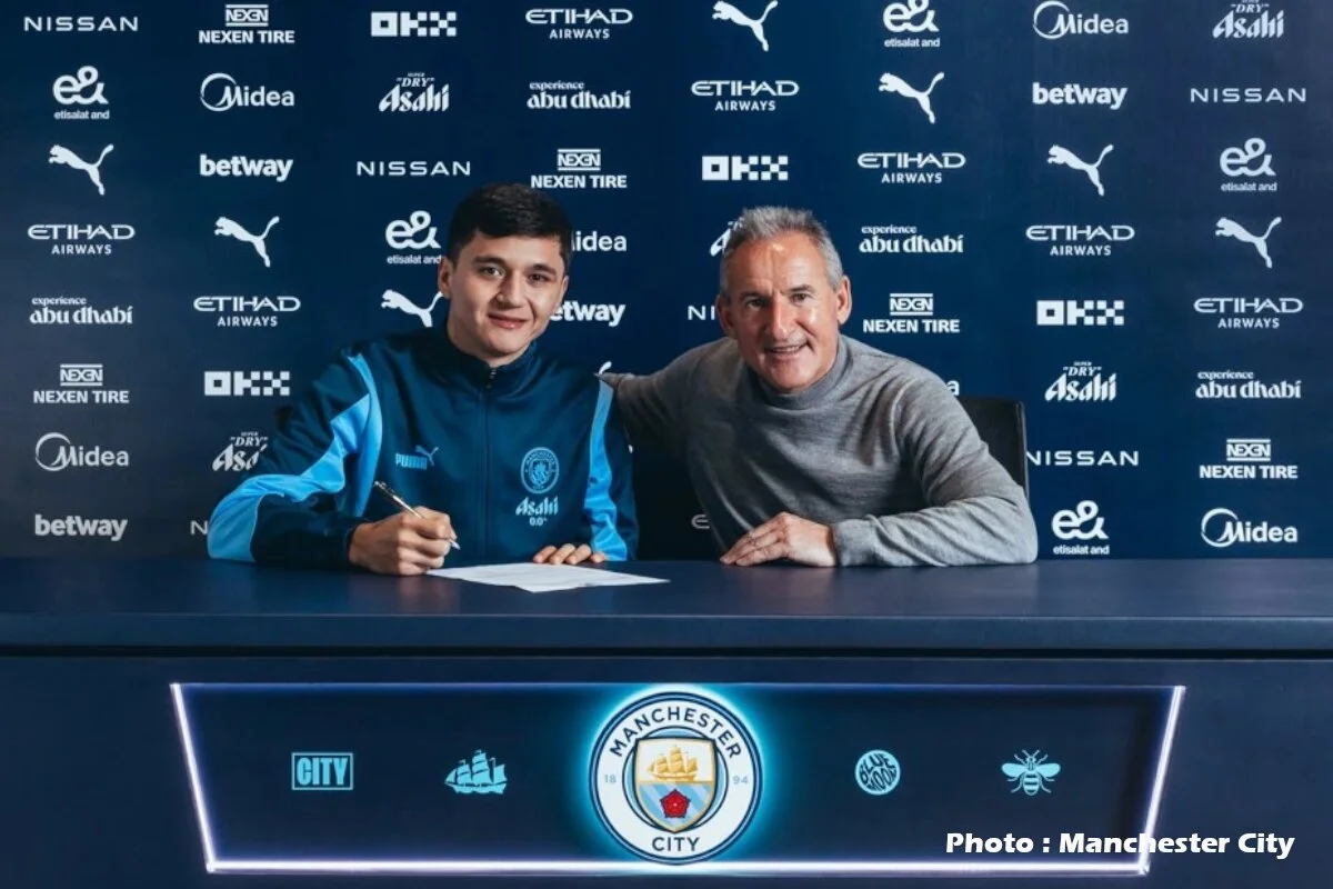 L’ancien Lensois Khusanov rempile à Manchester City après une première saison réussie
