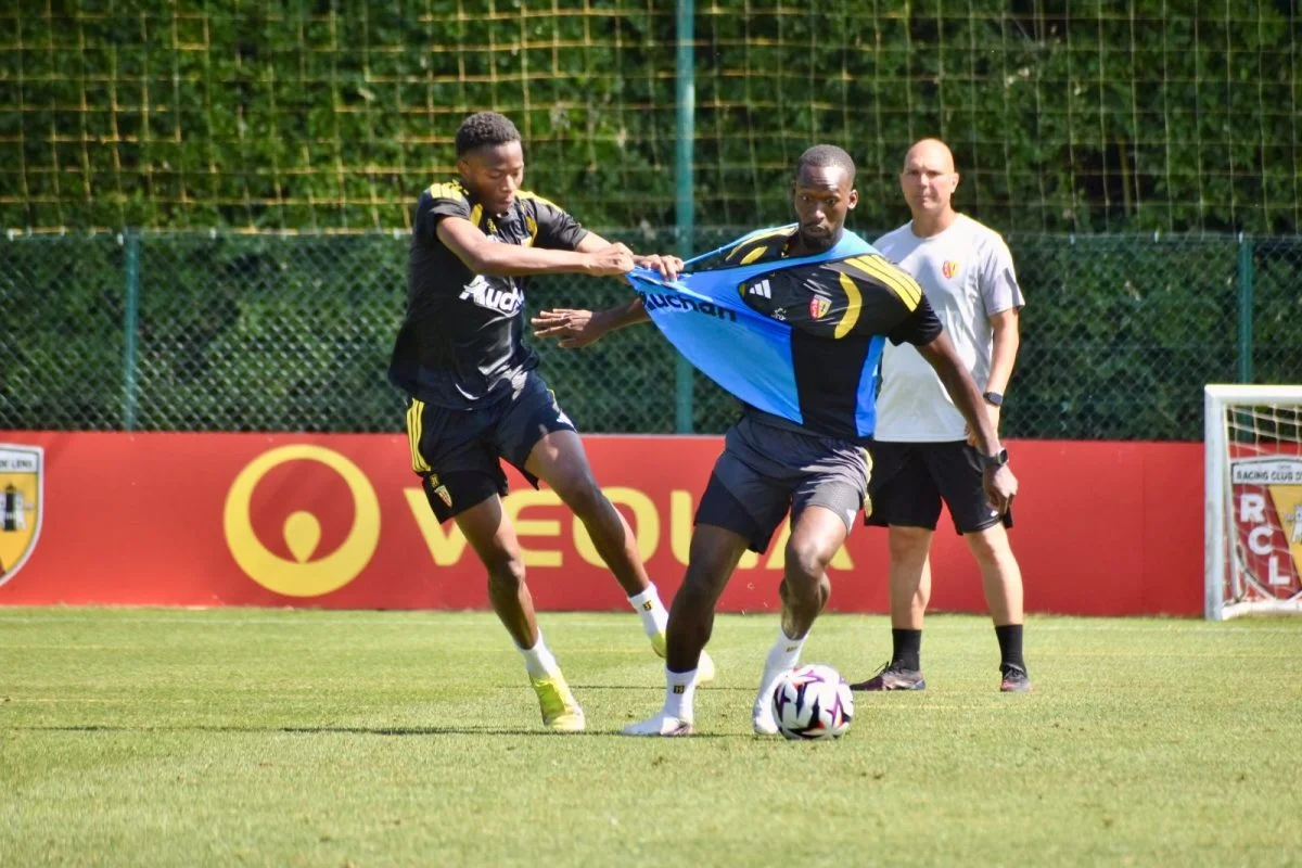 Le RC Lens doit-il faire de la place à de nouveaux jeunes dans la rotation cette saison ?