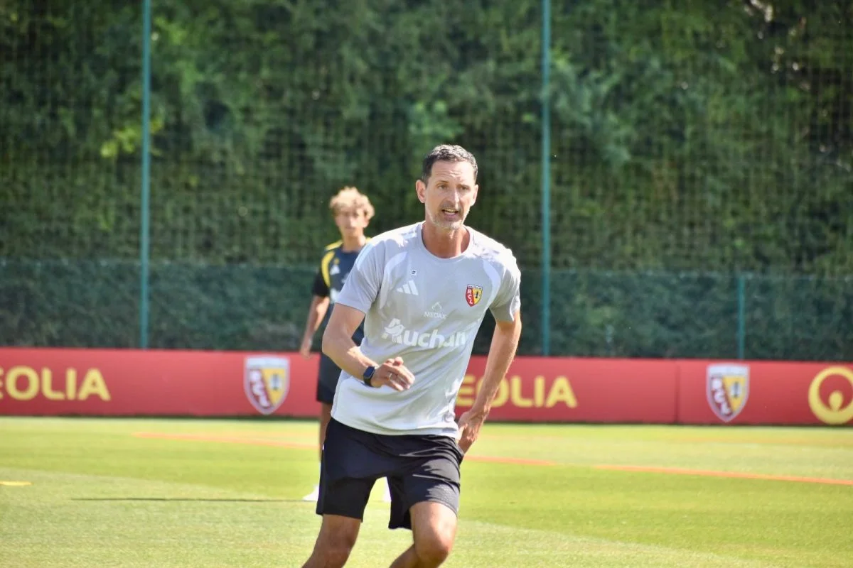 [Vidéo] Appui-remise, lob, volée : Dino Toppmöller n’a rien perdu de son sens du but
