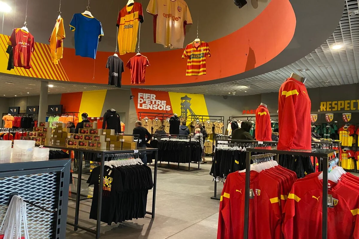 Merchandising, maillots, Émotion Foot, délais de livraison : ce qu’il faut retenir du dernier Conseil consultatif des supporters du RC Lens