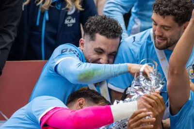 FA Cup : Rayan Cherki immortalise un moment rare lors des célébrations