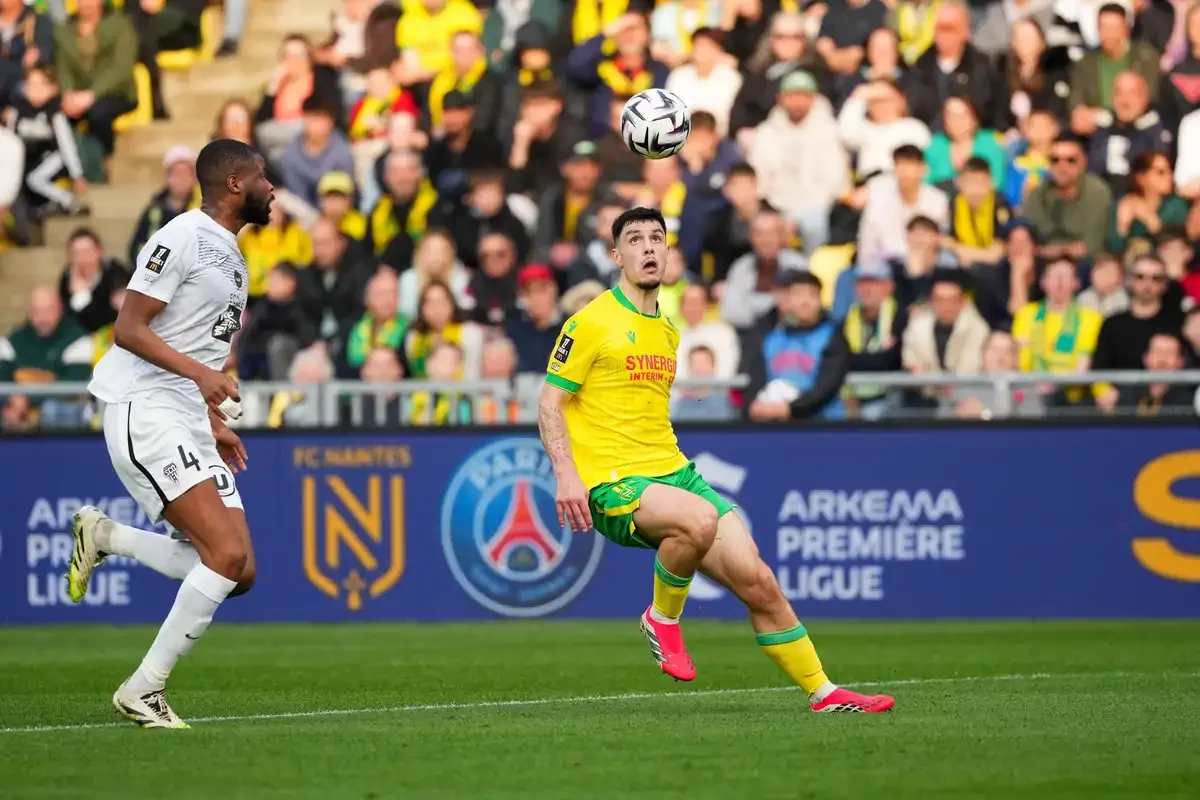 Le Barça veut parier  sur un jeune buteur français