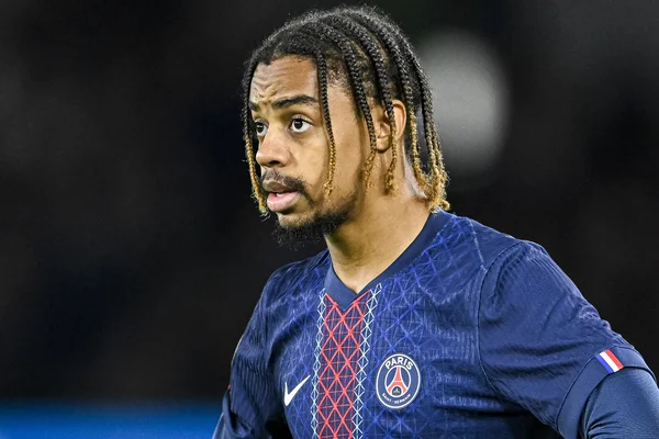 Mercato - PSG : trois clubs s'activent pour Barcola !