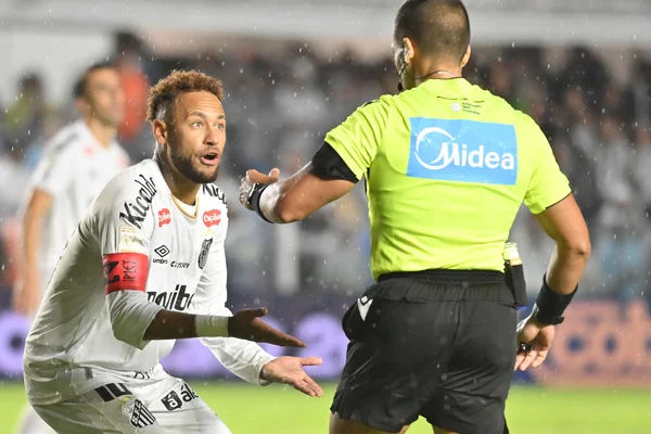Brésil : Neymar au coeur d'un imbroglio arbitral