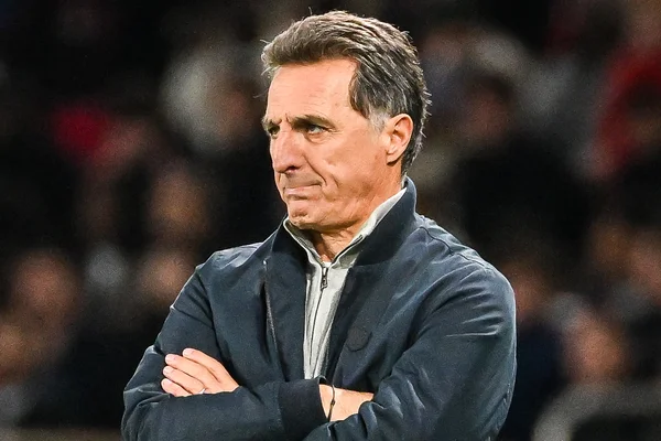 Auxerre : Pélissier, un maintien... et la porte
