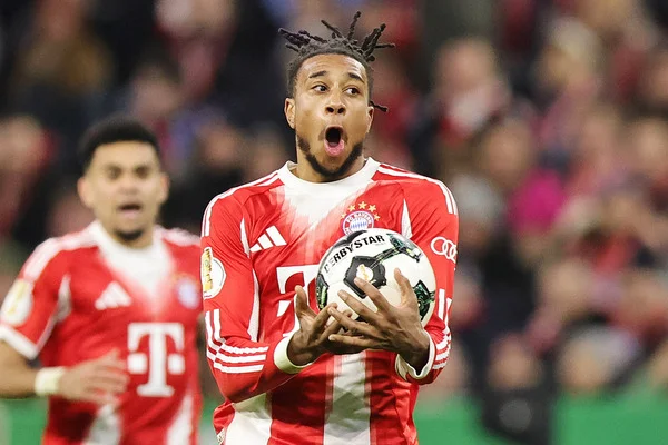 Mercato : le Bayern envoie un message clair au PSG et au Real pour Olise !