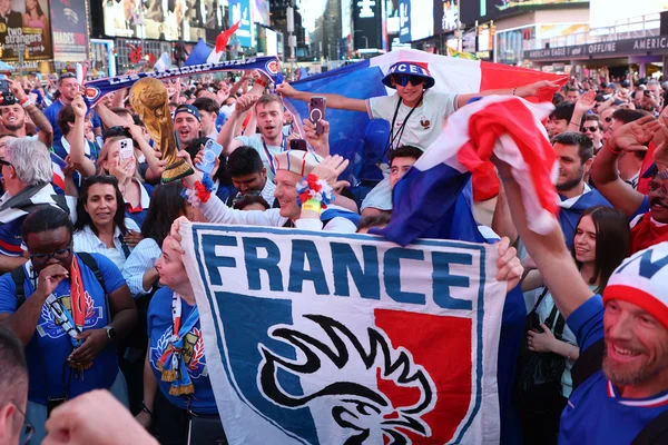 "Le choix entre une voiture et la Coupe du monde" : la démesure du Mondial 2026