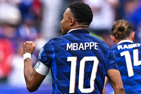 Le déluge, l'attente puis la qualif' ! - Débrief et NOTES des joueurs (France 3-0 Irak)