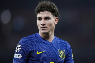 Journal des Transferts : le Barça ne lâche pas Alvarez, l'OM a son coach, ça bouge en Premier League, le PSG prête un joueur...