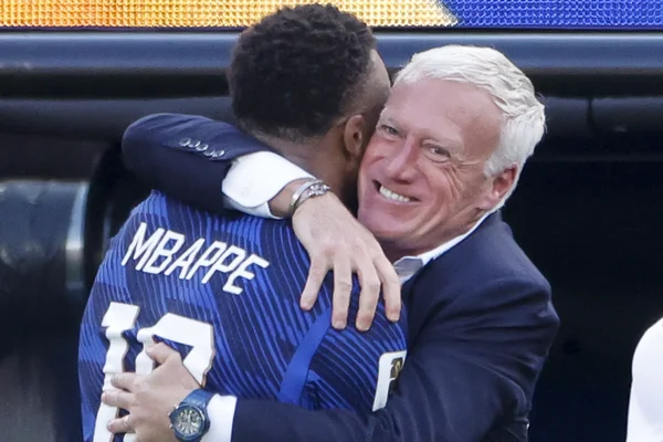 Equipe de France : "vous le faites passer pour un dictateur", Deschamps recadre les débats sur Mbappé