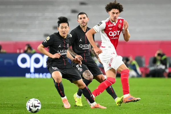Mercato : le PSG a bouclé la vente de Lee, et accélère pour Akliouche !