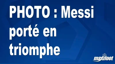 BUZZ : Messi porté en triomphe