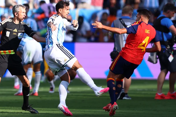 Argentine : Paredes esquive finalement un carton rouge... mais bientôt rattrapé par la patrouille ?
