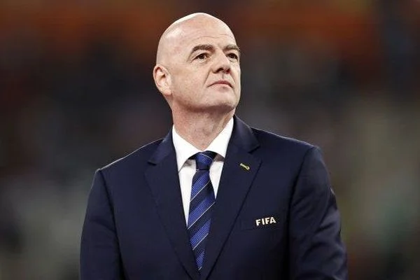 FIFA : acculé, Infantino se rebelle !