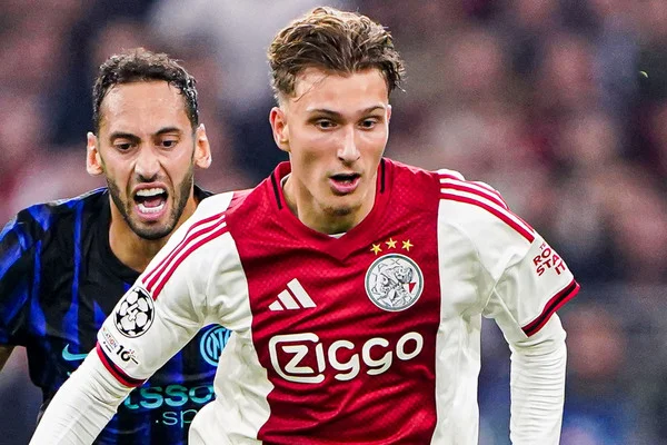 Mercato : le PSG a dégainé des offres à 78 M€ sur le duo Godts - Suzuki !