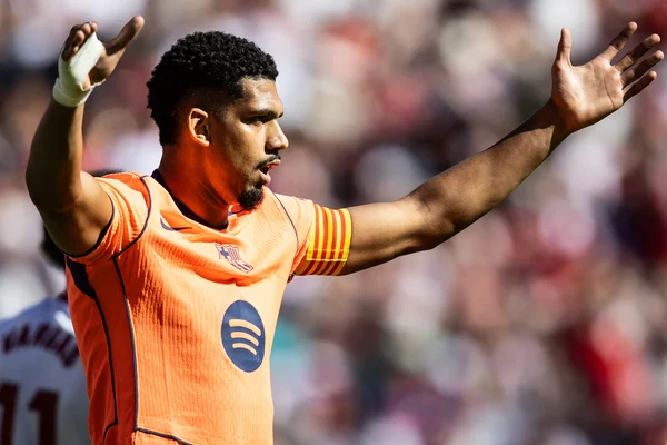 Mercato - Barça : le départ surprise d'Araujo à Liverpool !