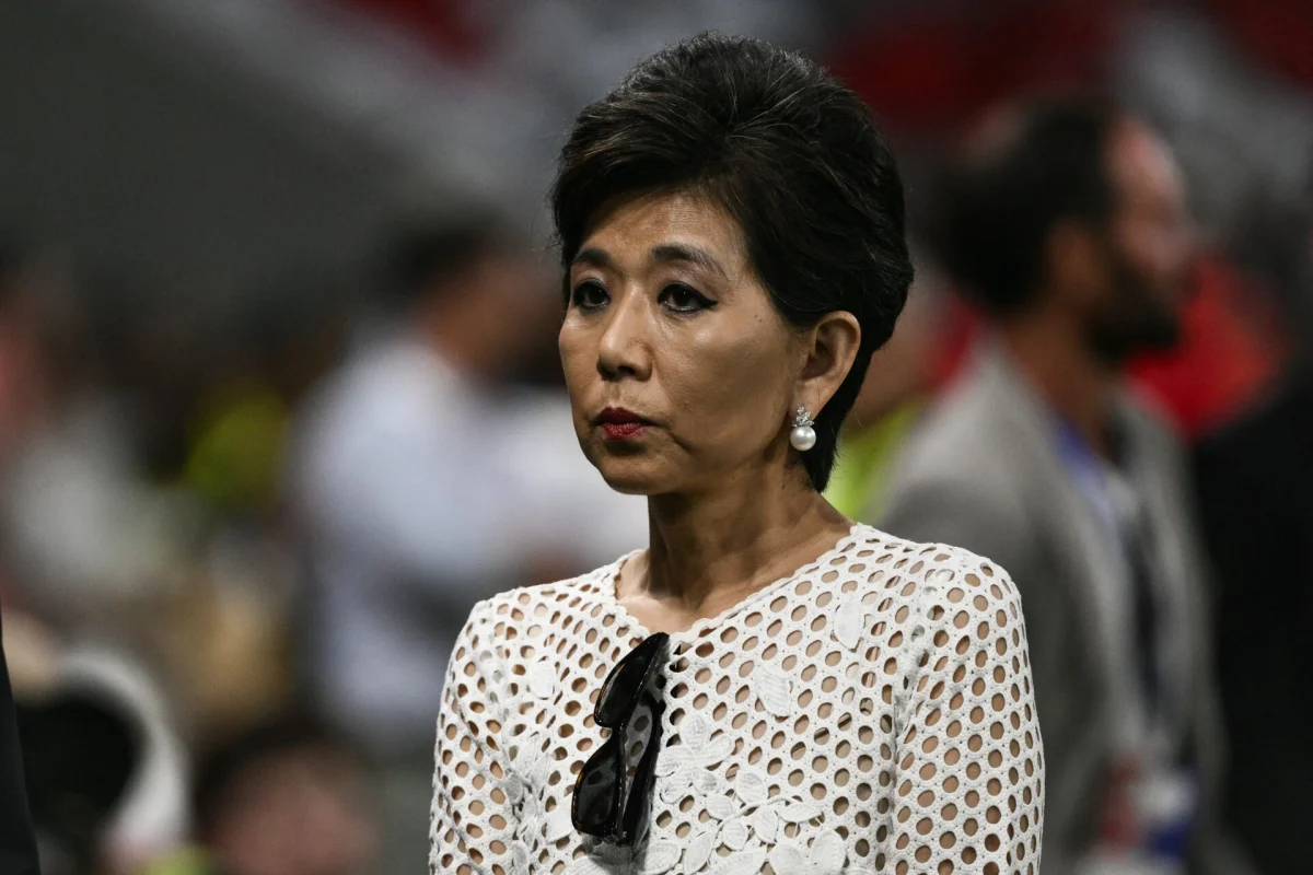 Kang remercie les joueuses d'OL Lyonnes et leurs supporters