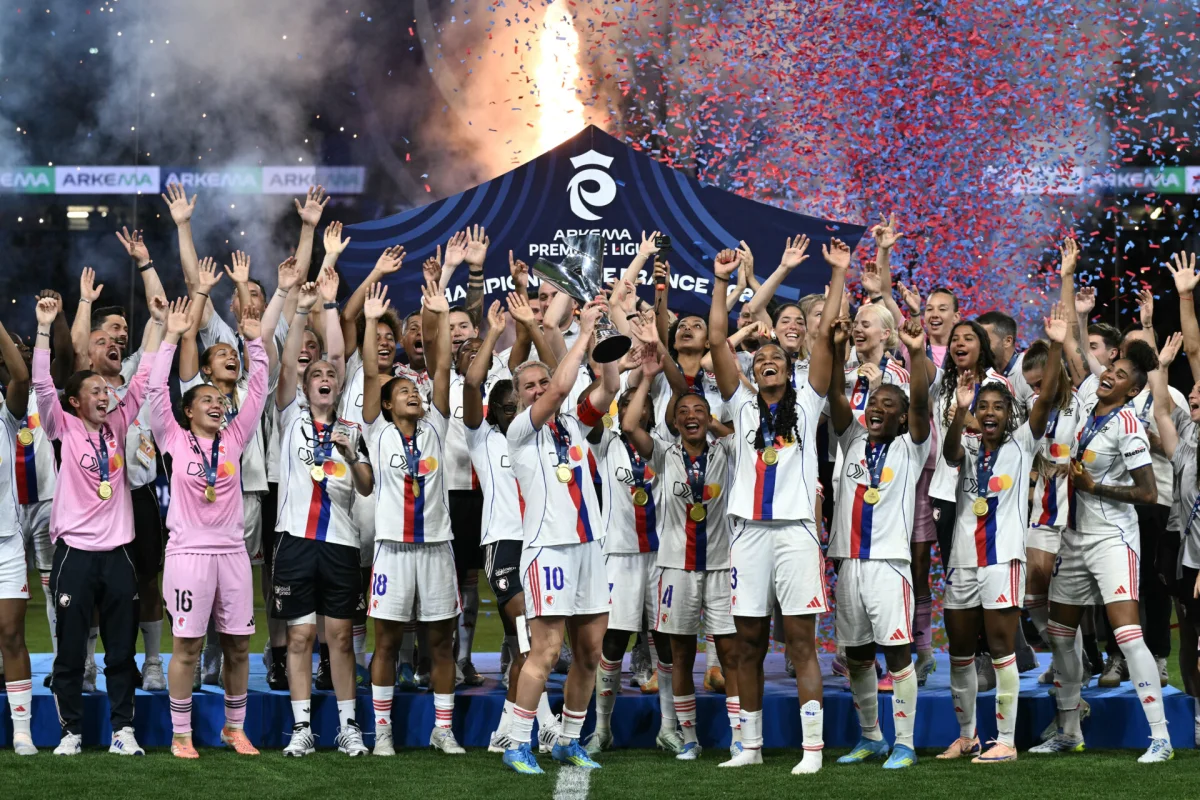 Le président de la FFF félicite OL Lyonnes