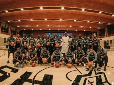 Niakhaté (OL) et le Sénégal ont visité les installations des San Antonio Spurs