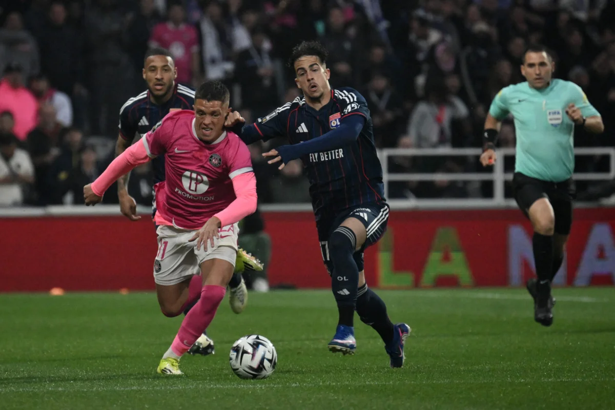 Mercato : le Bayer Leverkusen de plus en plus pressant sur Moreira (OL)