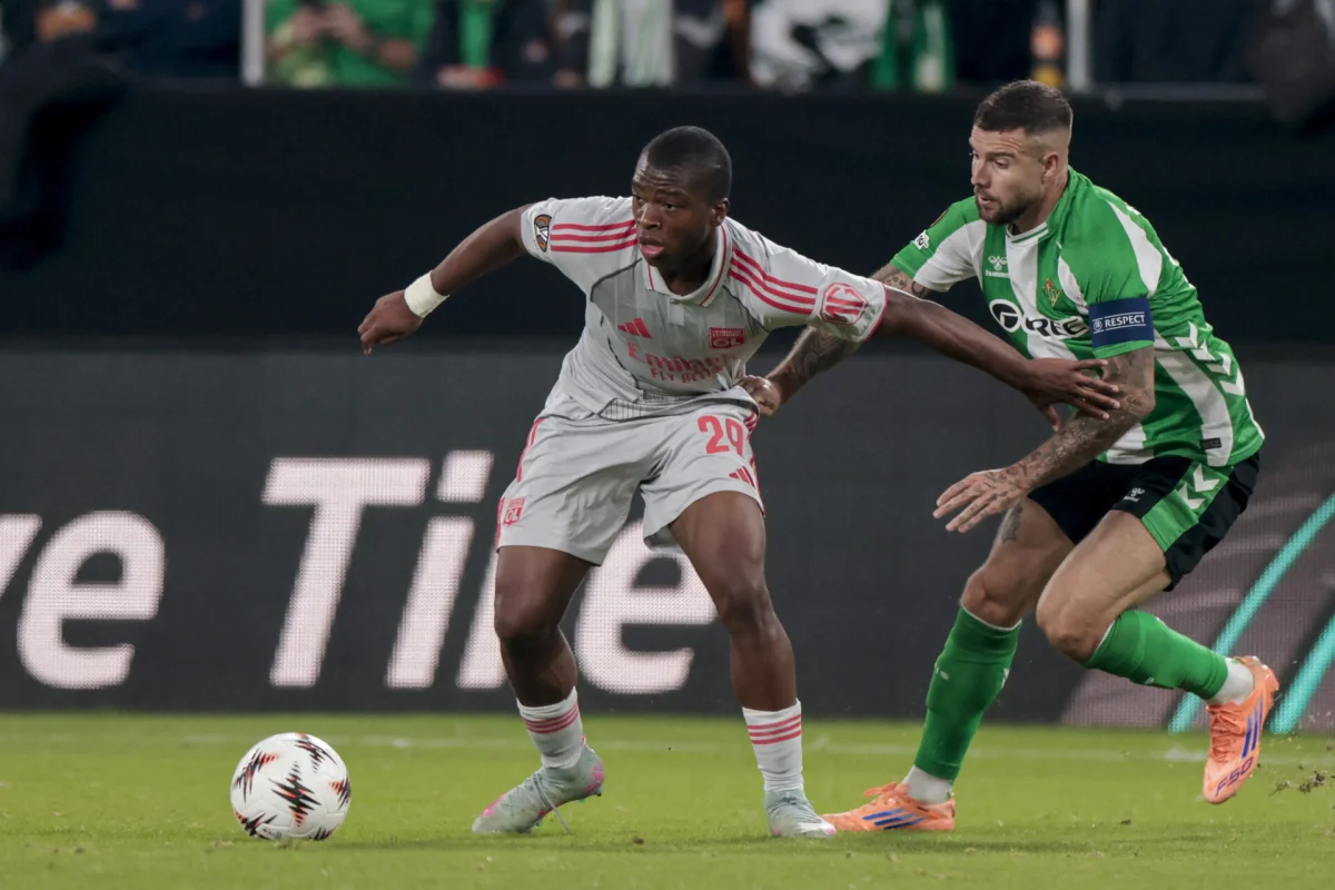 Mercato : le FC Séville de nouveau sur la piste Molebe ?