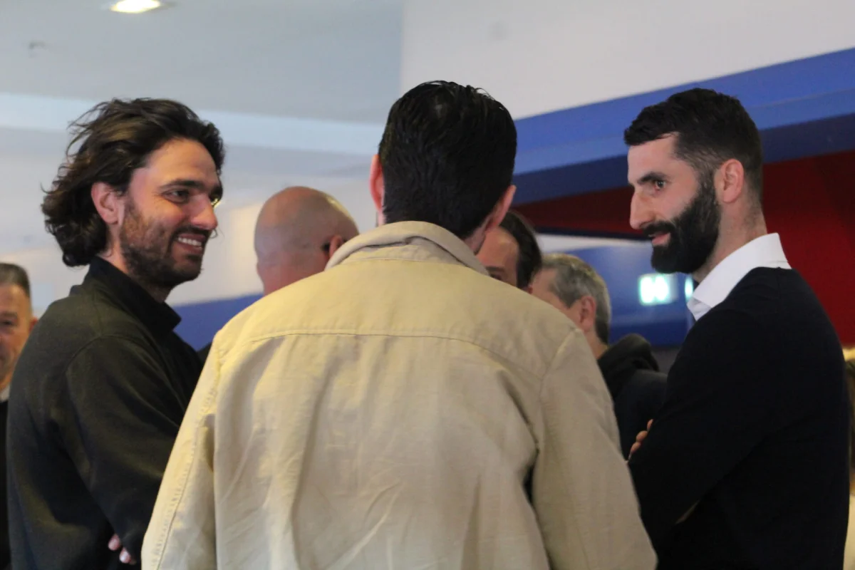 Grenier a rendu visite à ses ex-coéquipiers de l'OL à GOAL FC et Villefranche