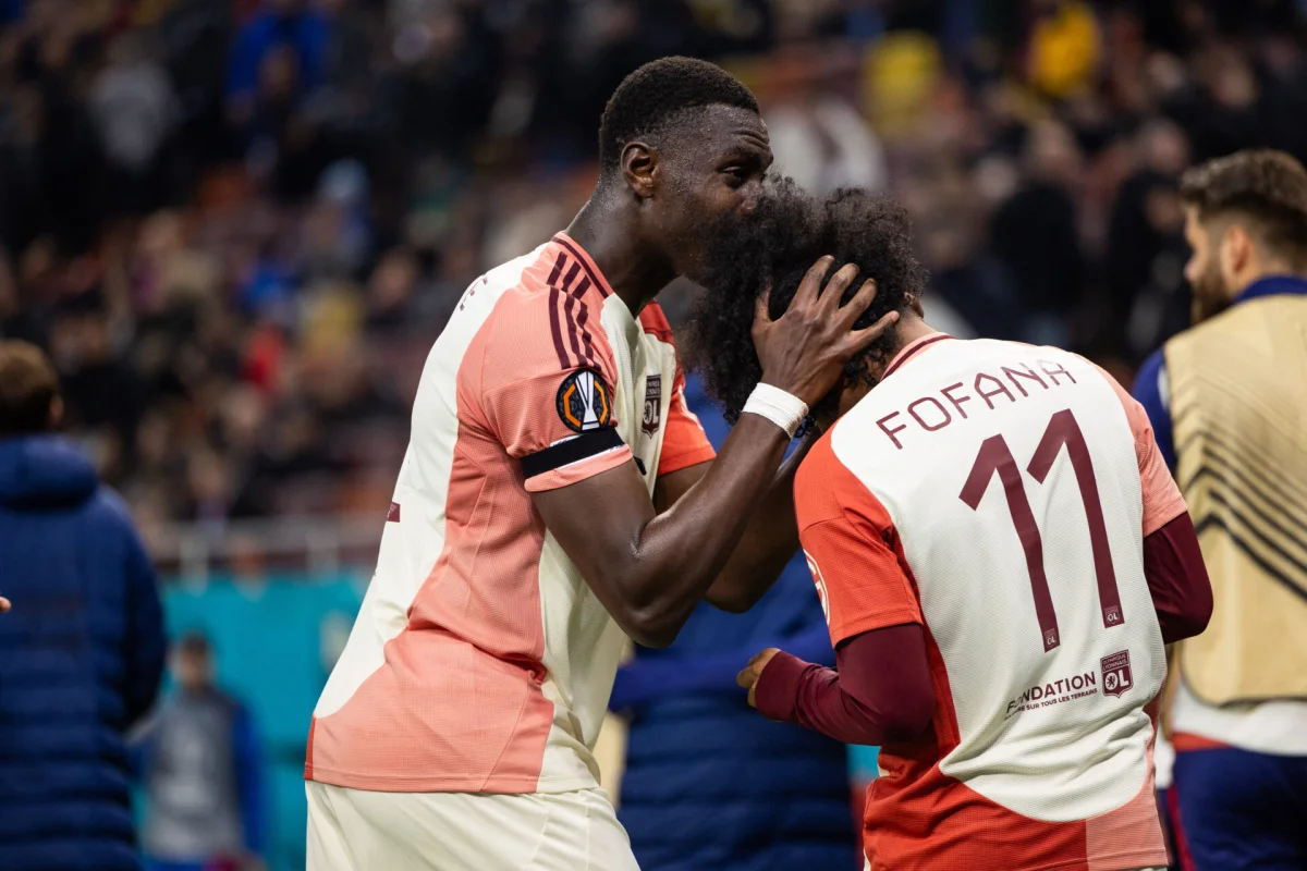 OL - Sparta Prague : Niakhaté, Fofana et Nuamah titulaires, une défense à quatre