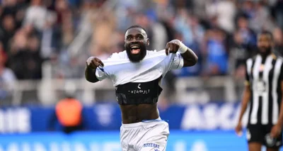 Auxerre croque Angers et coule Nantes, Strasbourg surpris par Toulouse... les résultats du multiplex !
