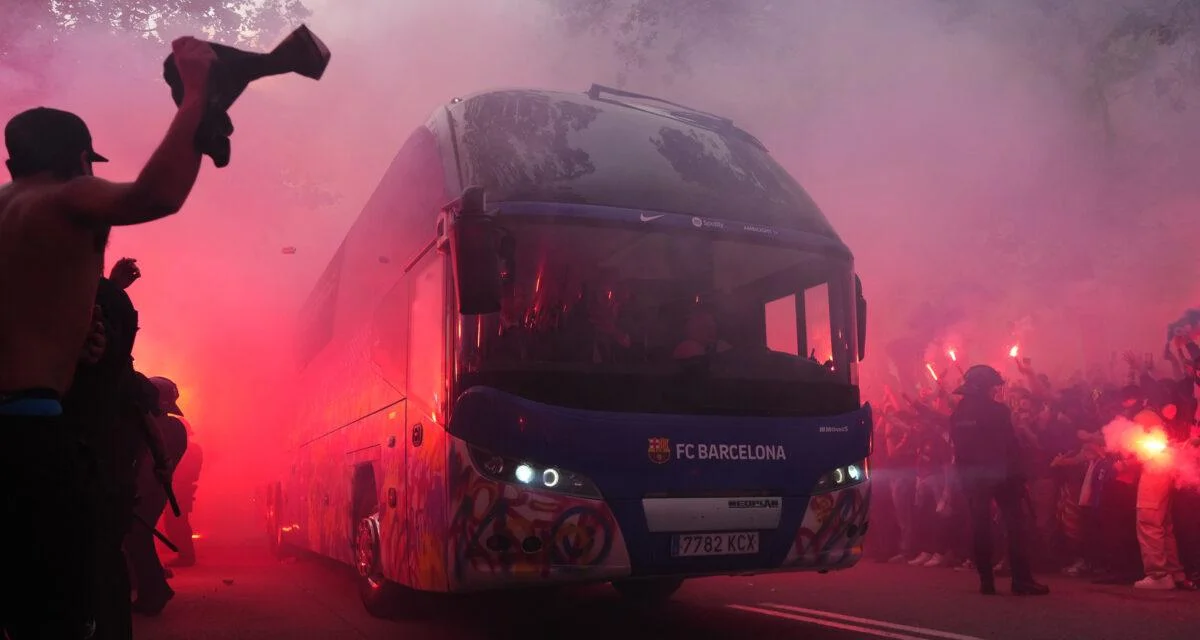 Barça - Real Madrid : les supporters barcelonais se trompent de bus et caillassent leurs joueurs
