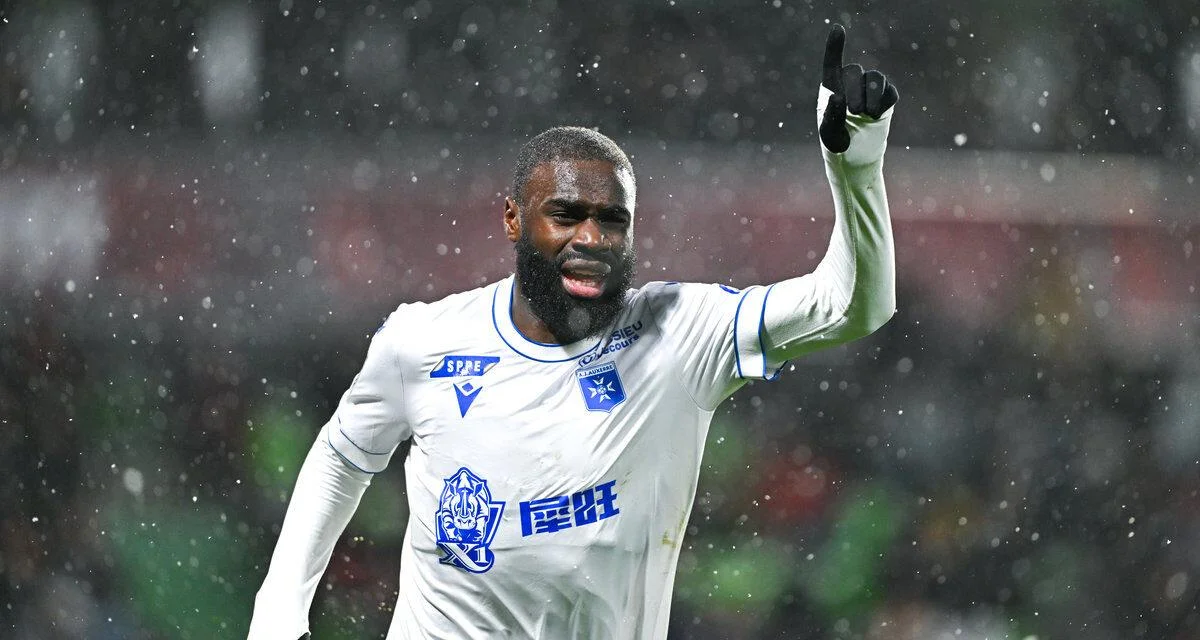 Auxerre - Nice, Metz - Lorient, Angers - Strasbourg.... les compos officielles !