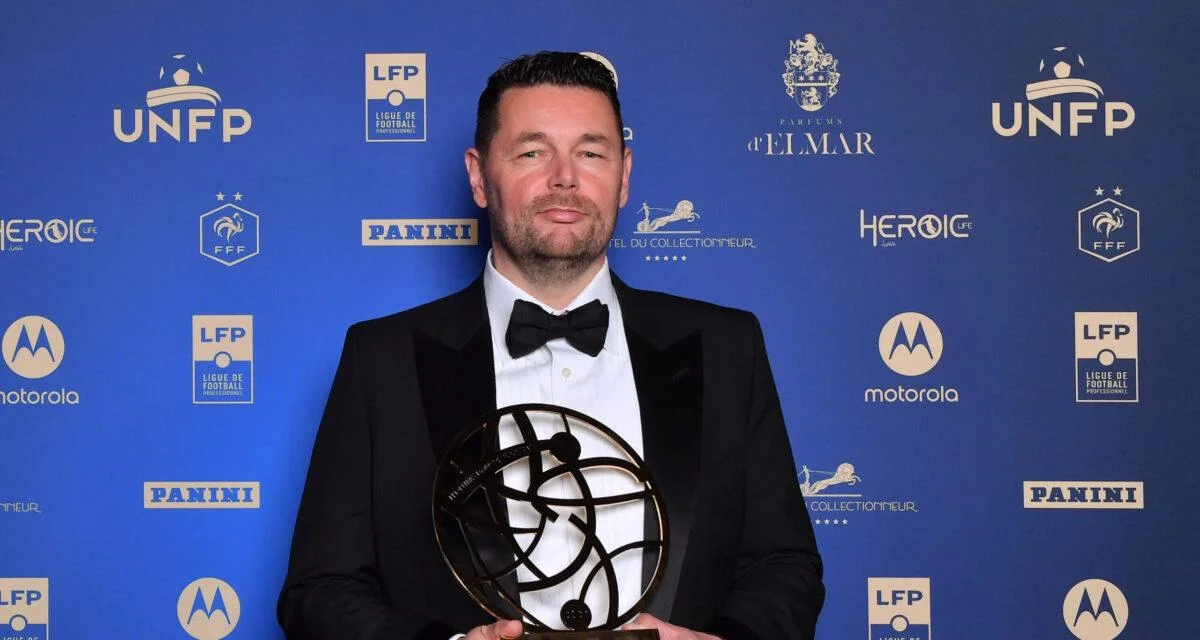 Trophées UNFP : « Une belle personne et un grand coach », Sage vole au secours de Beye