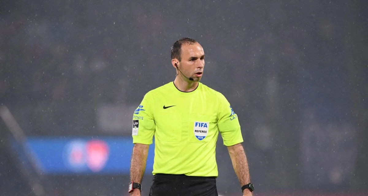 Lens - Nice : pourquoi l'arbitre porte un numéro spécial dans le dos !