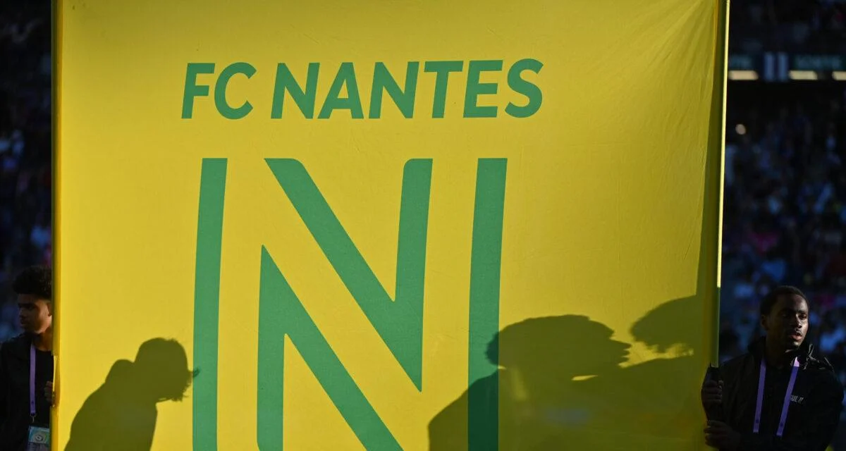 FC Nantes : le nouveau maillot pour la Ligue 2 dévoilé !