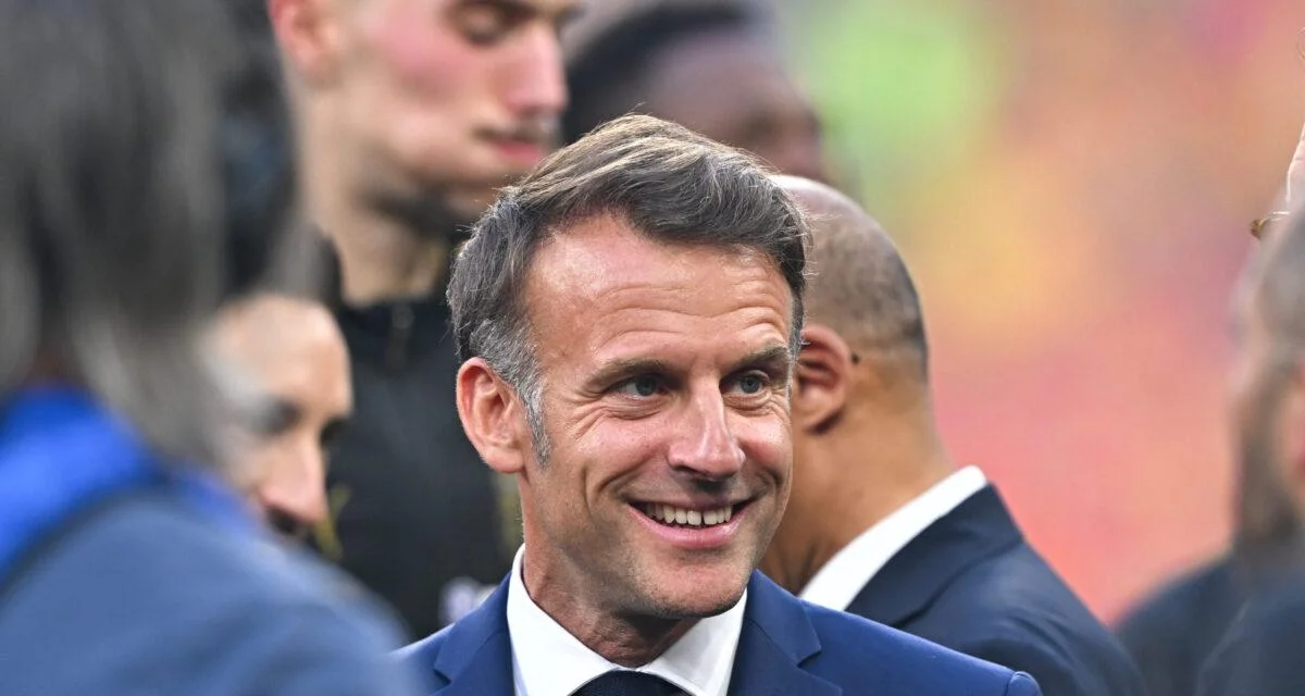 Equipe de France : le cadeau inattendu de la Ministre des Sports qui a "choqué" Macron et les Bleus