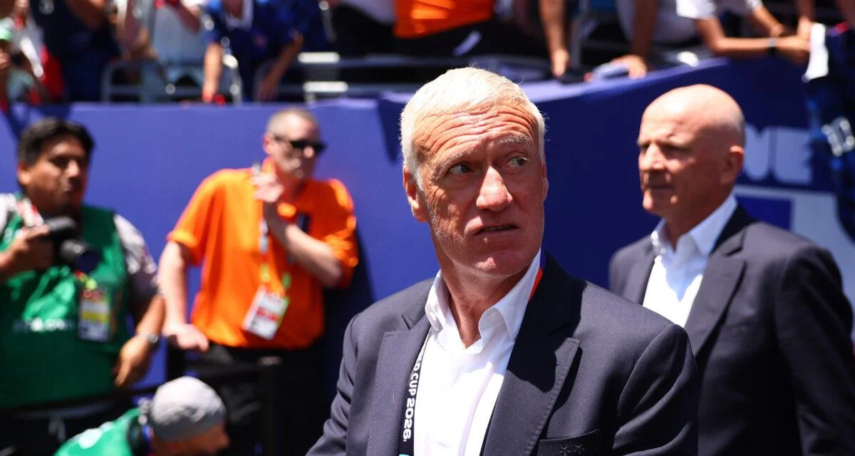Équipe de France : "Dembélé, vous êtes sur son dos", Deschamps vole au secours du Ballon d'Or