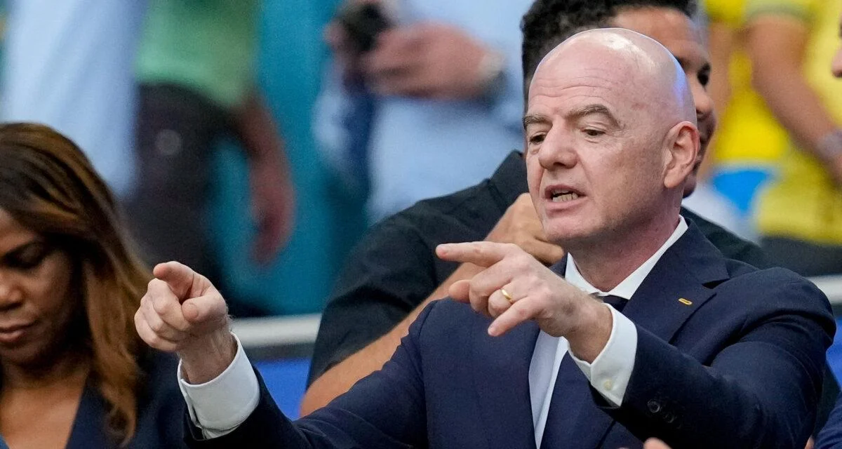 Coupe du Monde : 50 000 km en jet et 516 tonnes de CO2, le bilan carbone surréaliste d'Infantino !