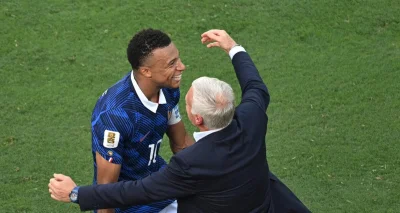 France - Suède : quand Deschamps s’incline face à Mbappé lors de son changement