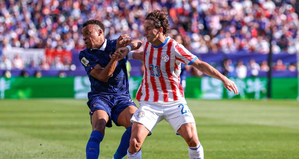 "Honte absolue", "arbitre consternant", "on m'aurait sorti 4 ou 5 cartons rouges", "plus de respect pour eux" ... Le Paraguay massacré pour son attitude contre les Bleus