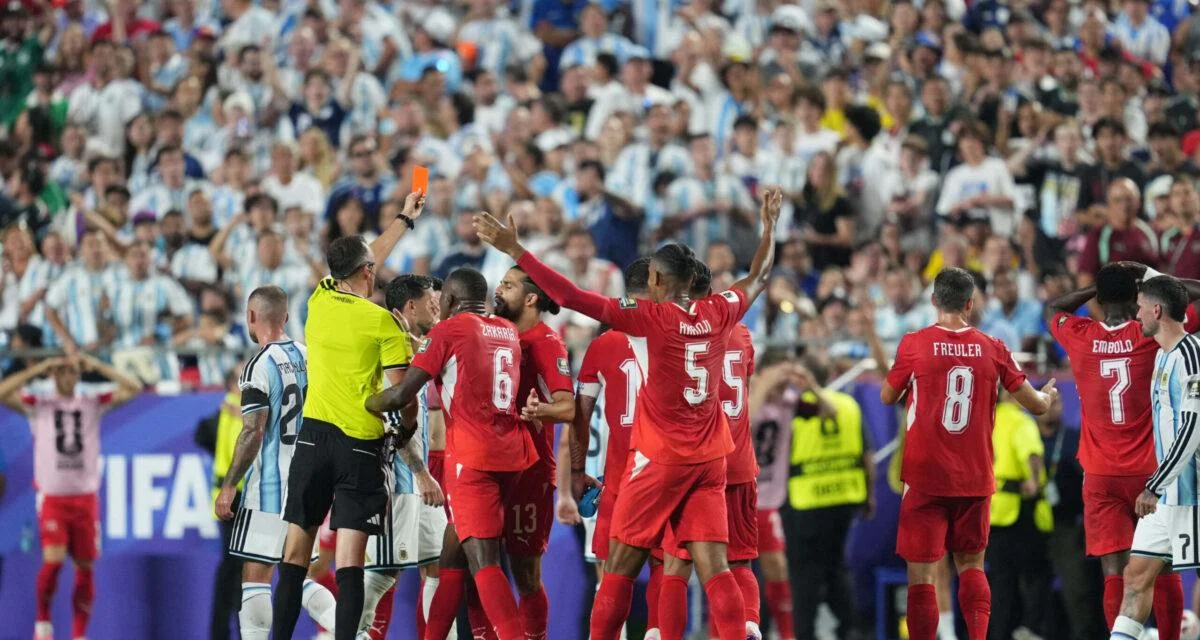 Argentine-Suisse : la raison du rouge ultra polémique d'Embolo