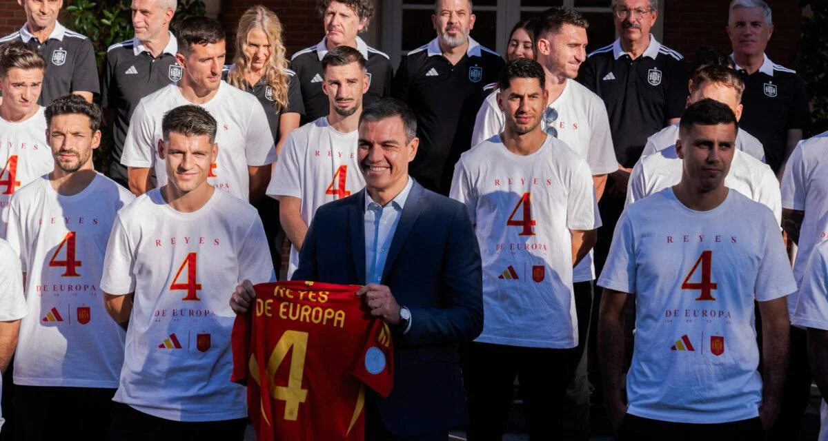 "J'ai tellement honte" : Face à Lecornu, Pedro Sánchez craque après le dérapage raciste de Rajoy