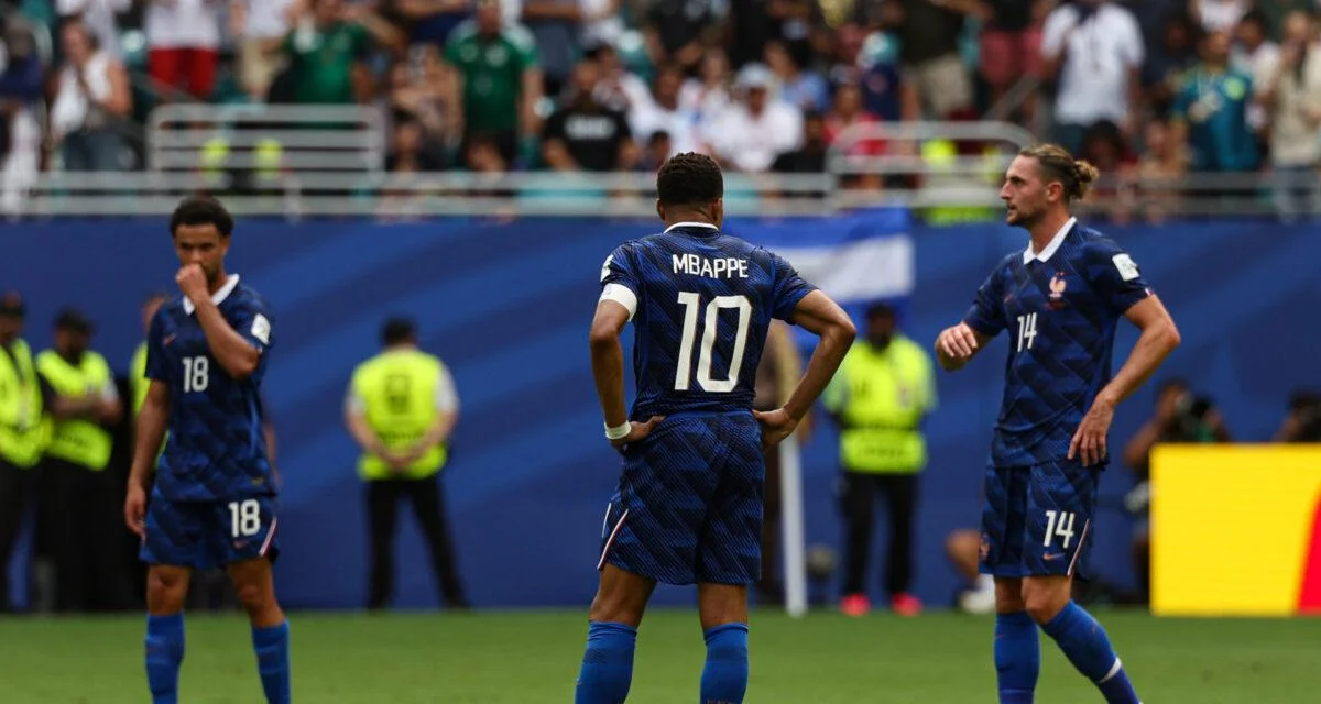 "La honte totale", "Manque de respect" ... La toile massacre les Bleus après la première mi-temps contre l'Angleterre