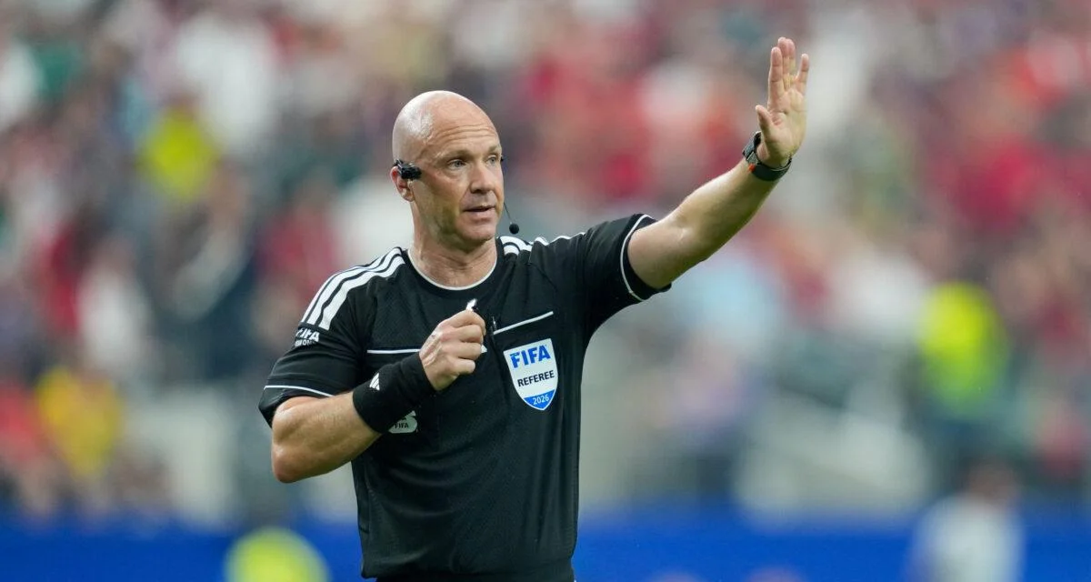 Premier League : une légende de l'arbitrage anglais, européen et mondial annonce sa retraite !