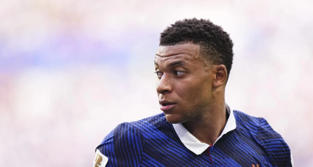 Kylian Mbappé de retour sur la jaquette de FC 27, un privilège partagé avec très peu de légendes