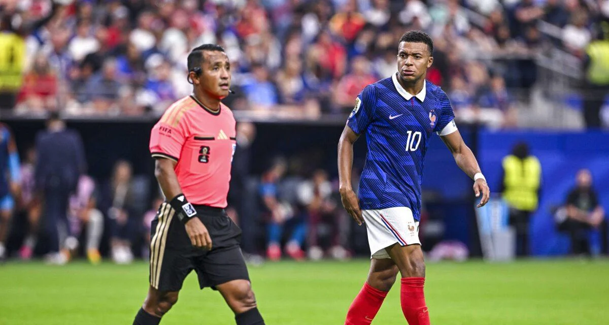 Pointé du doigt par Deschamps, l'arbitre de France-Espagne contre-attaque !