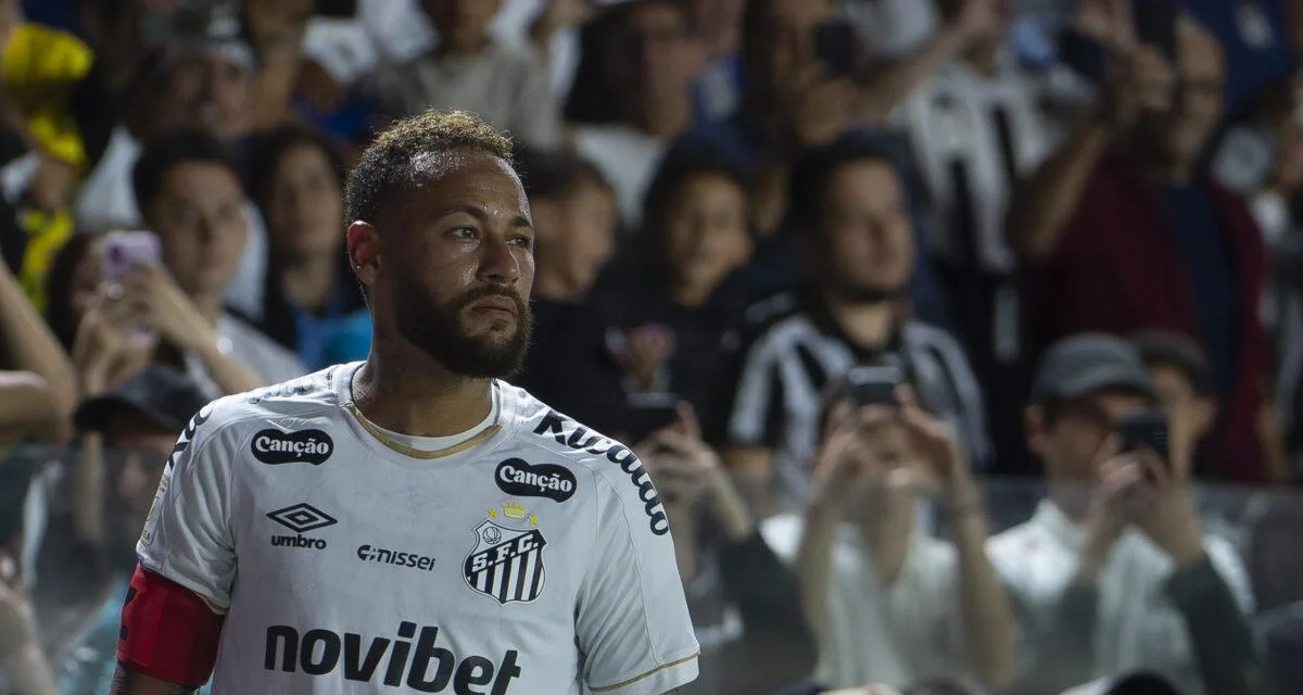 Taclé par son attitude par la presse brésilienne, Neymar répond et se lance dans une nouvelle polémique