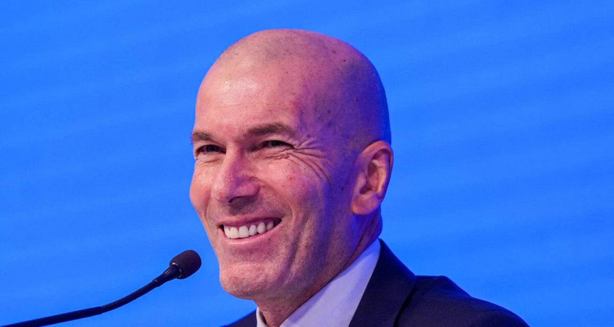 Equipe de France : "Une légende en remplace une autre", "blockbuster français"... la presse internationale réagit à la nomination de Zidane comme sélectionneur des Bleus