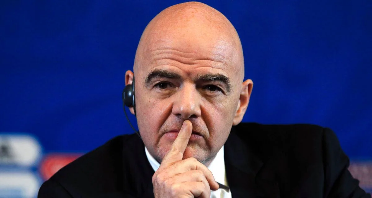 FIFA : 91 fédérations contre lui, Infantino joue sa dernière carte au Maroc pour sauver sa tête