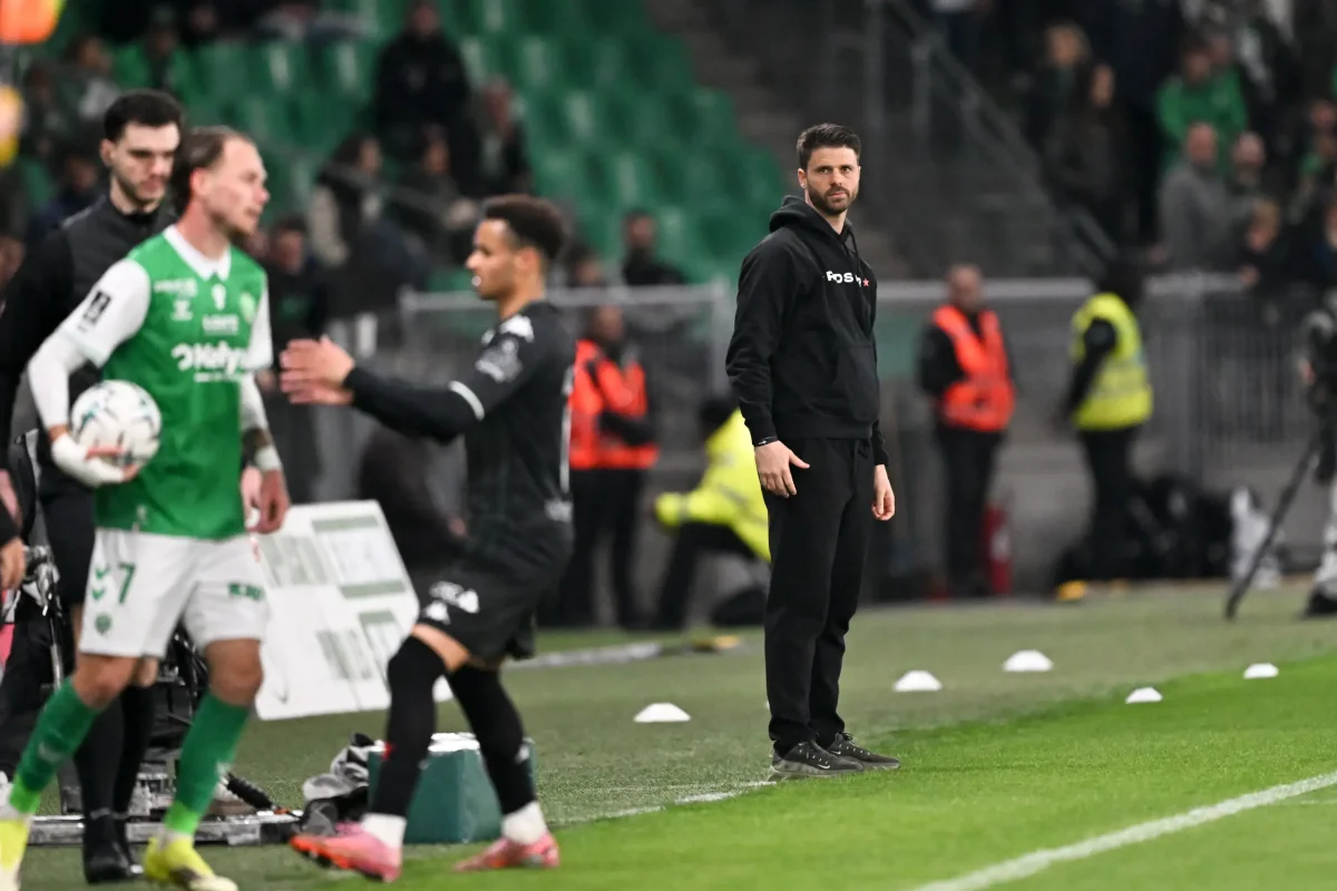 Ligue 2 : Un concurrent des Verts perd son entraineur