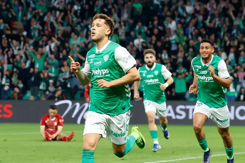 Mercato : Le départ de Lucas Stassin vers un géant européen se précise