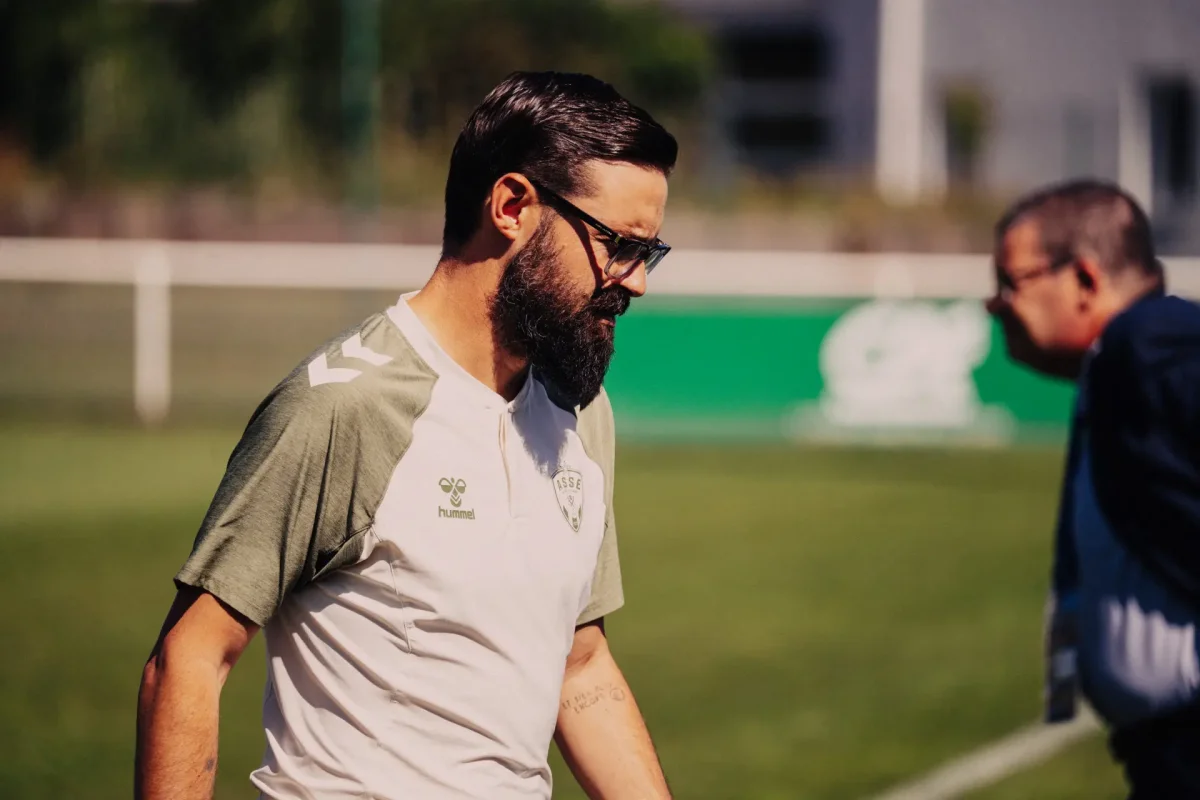 Le centre de formation en deuil : l'hommage de Sylvain Gibert à Kenzo Kies - ASSE